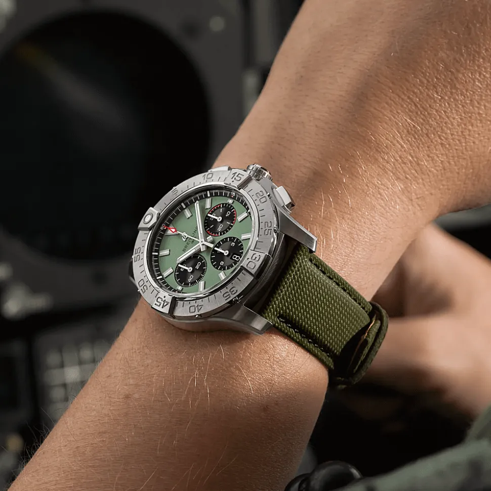 Avenger B01 Chronograph 44